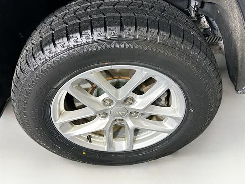 Used 2022 Jeep Grand Cherokee L Laredo w/ Luxury Tech Group I image 11