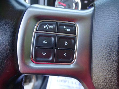 Used 2021 RAM 1500 4x4 Crew Cab Classic SLT w/ Luxury Group image 16