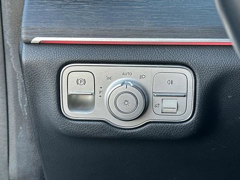 Used 2021 Mercedes-Benz GLS 450 4MATIC image 31