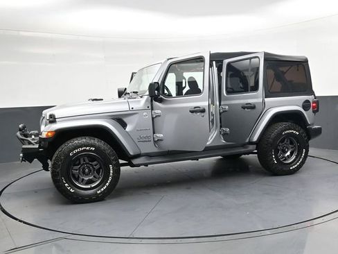 Used 2020 Jeep Wrangler Unlimited Sahara AWD/4WD image 40