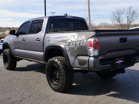Used 2020 Toyota Tacoma TRD Off-Road w/ Technology Package image 21