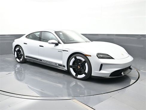 New 2025 Porsche Taycan GTS image 33