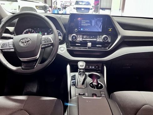 Used 2024 Toyota Highlander LE image 29