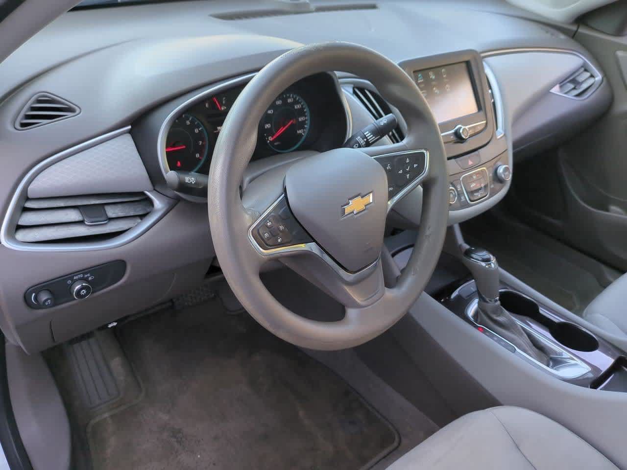 Used 2018 Chevrolet Malibu LS FWD image 2