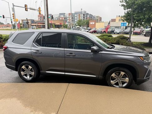 Used 2024 Honda Pilot EX-L image 4