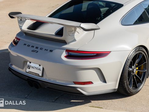 Used 2018 Porsche 911 GT3 RWD image 16