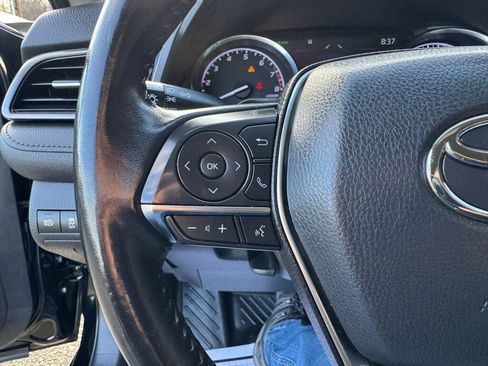 Used 2020 Toyota Camry XLE image 18