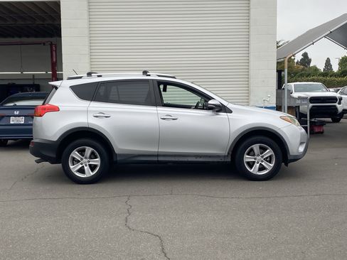 Used 2013 Toyota RAV4 XLE FWD image 2