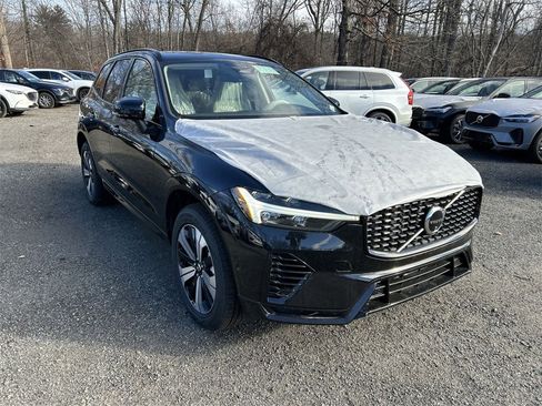 New 2025 Volvo XC60 T8 Plus w/ Climate Package image 5