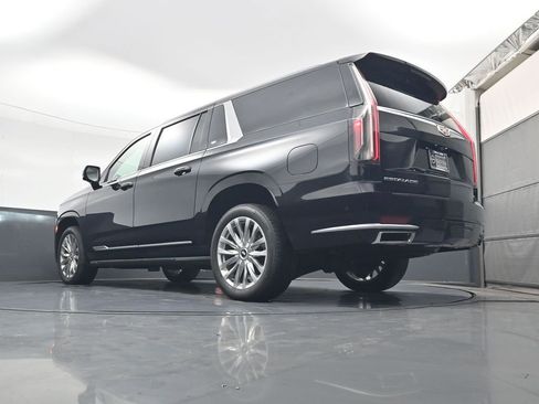 Used 2022 Cadillac Escalade ESV Premium Luxury image 23