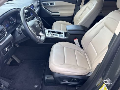 Used 2023 Ford Explorer XLT w/ Equipment Group 202A RWD image 9