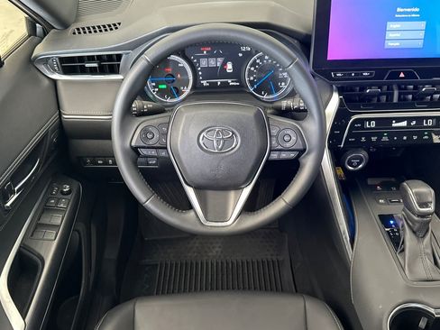 Used 2023 Toyota Venza XLE AWD/4WD image 13