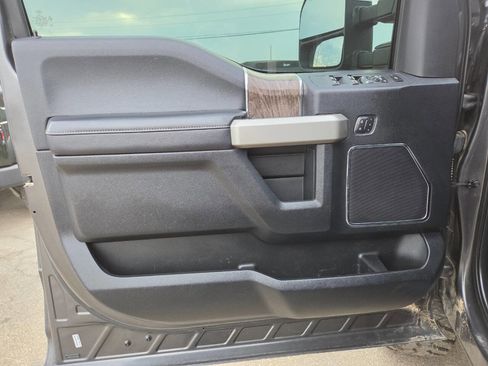 Used 2017 Ford F350 Lariat w/ Chrome Package image 17