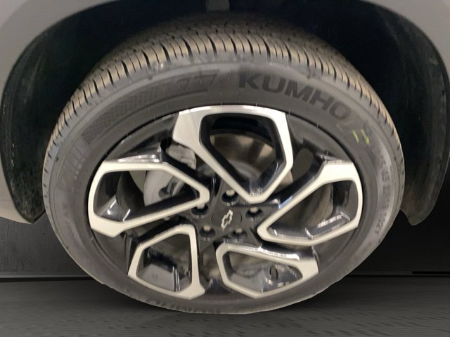 Used 2025 Chevrolet Trax RS w/ Sunroof Package FWD image 17