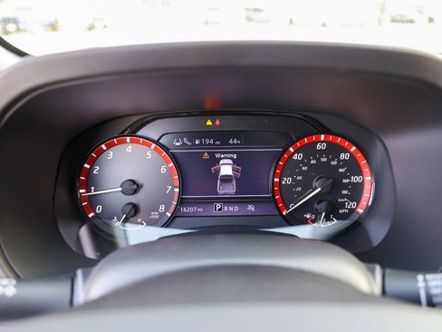 Used 2025 Nissan Frontier Pro-X image 17