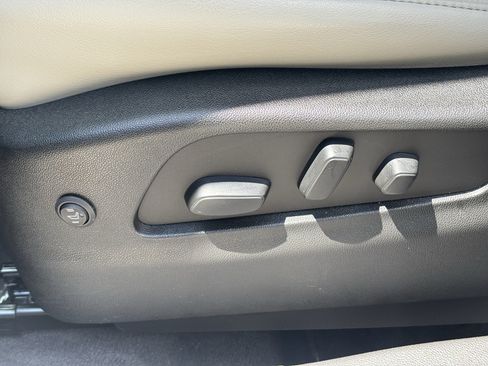 Certified 2023 Cadillac XT4 Premium Luxury FWD image 17