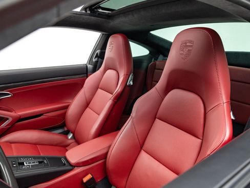 Used 2017 Porsche 911 Turbo S image 2