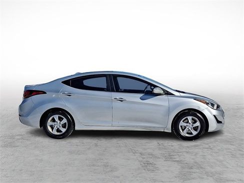 Used 2014 Hyundai Elantra SE image 7