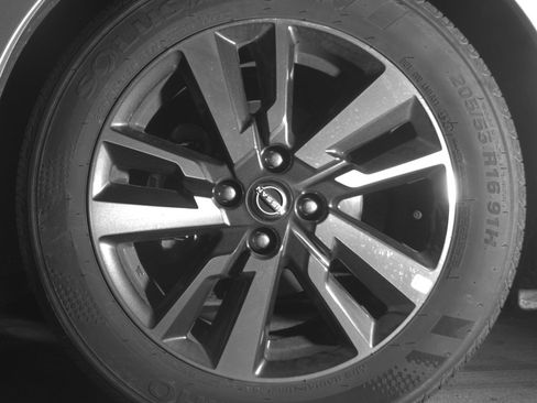 Used 2025 Nissan Versa SV image 12