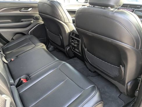 Used 2023 Jeep Grand Cherokee 4WD 4xe image 17
