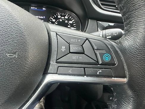 Used 2019 Nissan Rogue SV w/ Premium Package FWD image 7
