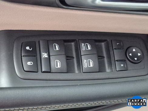 Used 2024 Chrysler Pacifica Touring-L image 14