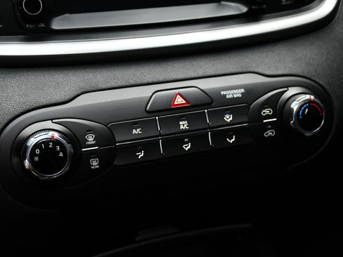 Used 2019 Kia Sorento LX image 25