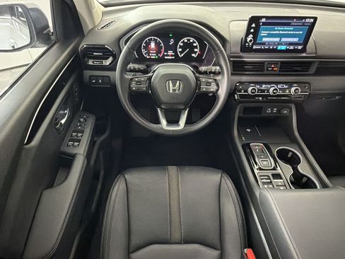 Certified 2025 Honda Pilot Touring image 30