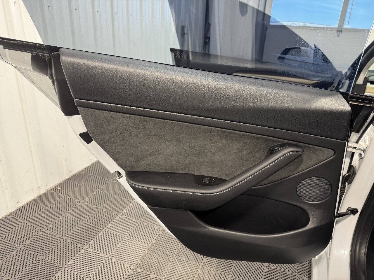Used 2021 Tesla Model 3 Standard Range RWD image 8