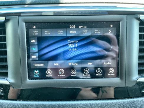Used 2018 Chrysler Pacifica Touring-L FWD image 14