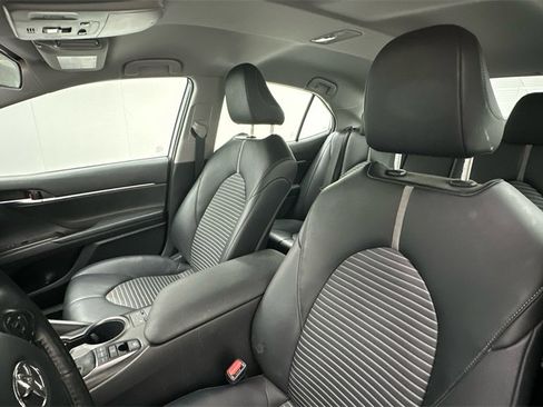 Used 2022 Toyota Camry SE image 6