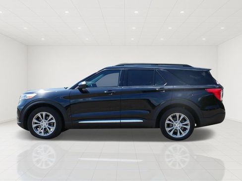 Used 2023 Ford Explorer XLT w/ Equipment Group 202A AWD/4WD image 5