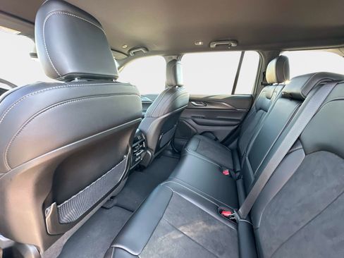 New 2025 Jeep Grand Cherokee Altitude AWD/4WD image 19