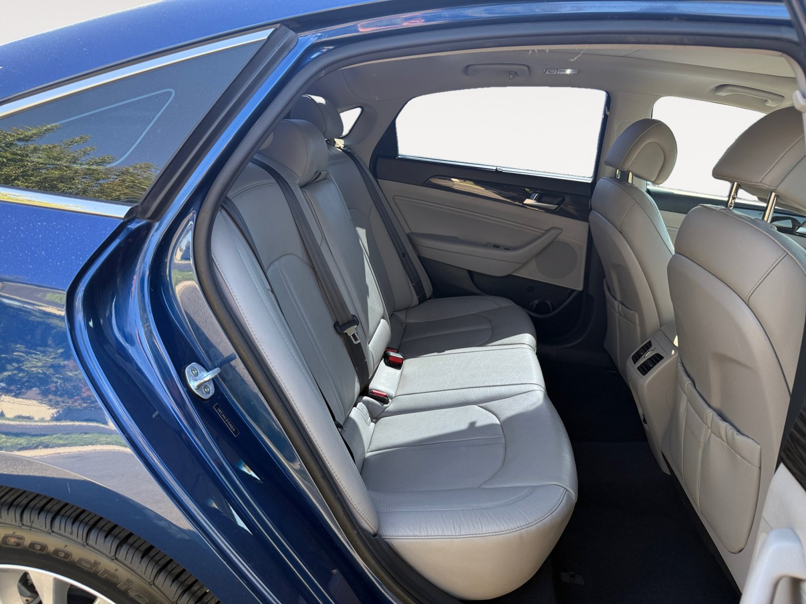 Used 2015 Hyundai Sonata Limited w/ Option Group 05 FWD image 18