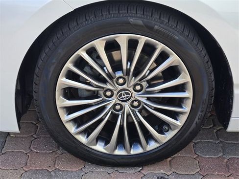Used 2019 Toyota Avalon Limited w/ Advanced Safety Package image 12