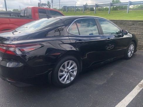 Used 2021 Toyota Camry LE AWD/4WD image 9
