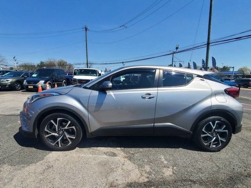 Used 2018 Toyota C-HR XLE image 2