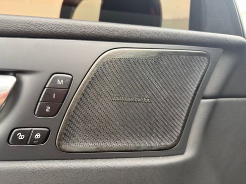 Used 2023 Volvo XC60 B5 Plus w/ Climate Package image 12