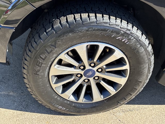 Used 2015 Ford Expedition EL XLT w/ Equipment Group 202A AWD/4WD image 16