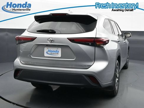 Used 2024 Toyota Highlander XLE FWD image 8