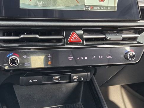 Used 2023 Kia Niro EX image 23