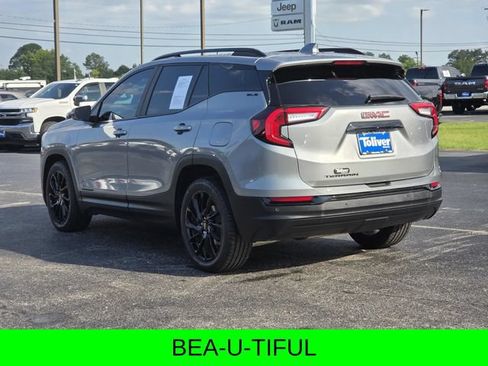 Used 2024 GMC Terrain SLE w/ Driver Convenience Package FWD image 5