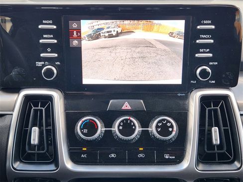 Used 2022 Kia Sorento LX image 18