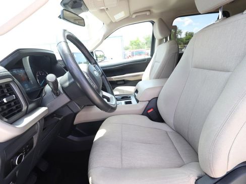 Used 2022 Ford Expedition XLT RWD image 2