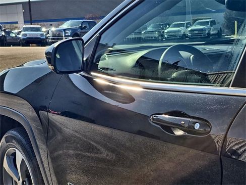 Used 2022 Jeep Cherokee Limited image 11