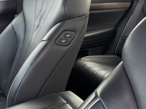 Used 2023 Genesis G80 image 36