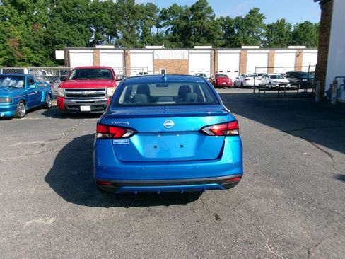 Used 2024 Nissan Versa SR FWD image 7