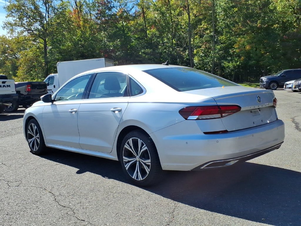 Used 2020 Volkswagen Passat 2.0T SEL FWD image 4