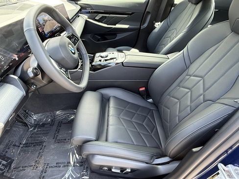 Used 2025 BMW 530i w/ Premium Package image 19