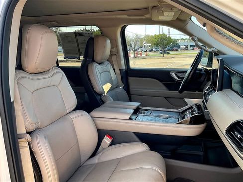 Used 2022 Lincoln Navigator Reserve AWD/4WD image 11